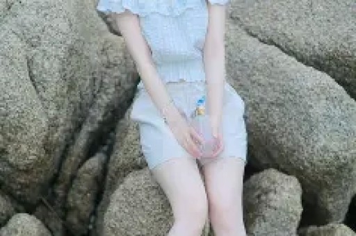 “miumiu陷害女明星”热搜 不看水印谁能看出来是童瑶？