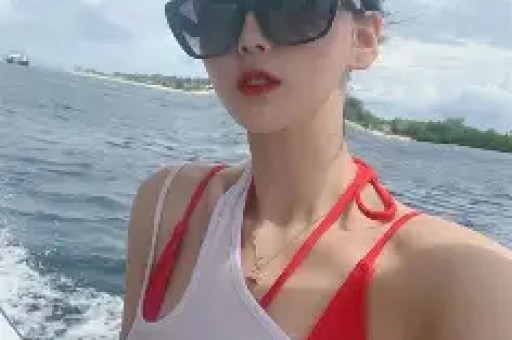 网红搬了20w现金资助断臂小男孩该赞！
