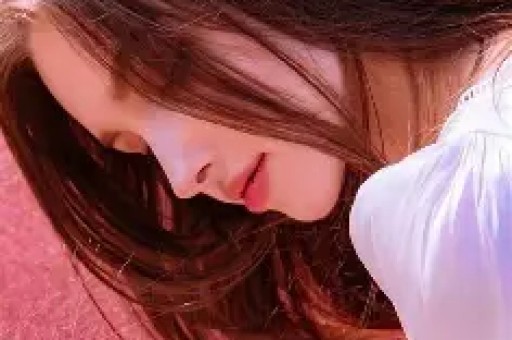 奶糖Logo“白桃少女”：设计寓意、视觉识别与使用解读