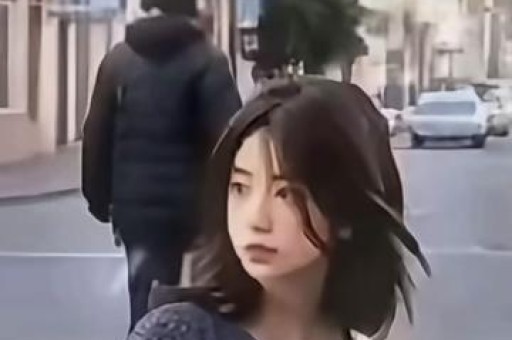 最近小红书突然成热门原因是几十万美国人涌入中美网民对帐本是中美民间交流的幸事却被一些歪嘴和尚念成了张维为的辩护词可笑。